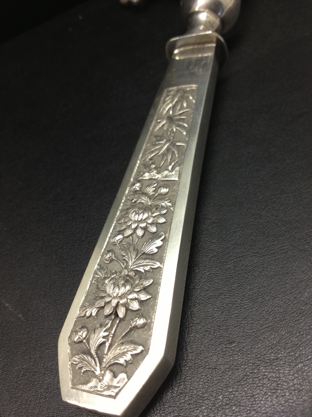 UNUSUAL CHINESE EXPORT SILVER HANDLED HAM HOCK HOLDER View III