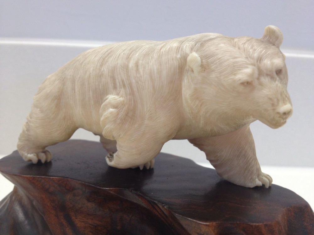 FANTASTIC QUALITY JAPANESE IVORY OKIMONO GROUP SNOW BEAR ON ROCKY OUTCROP MEIJI PERIOD