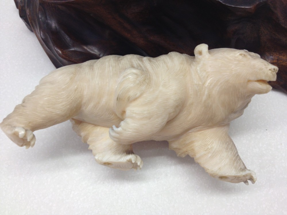 FANTASTIC QUALITY JAPANESE IVORY OKIMONO GROUP SNOW BEAR ON ROCKY OUTCROP MEIJI PERIOD View XI