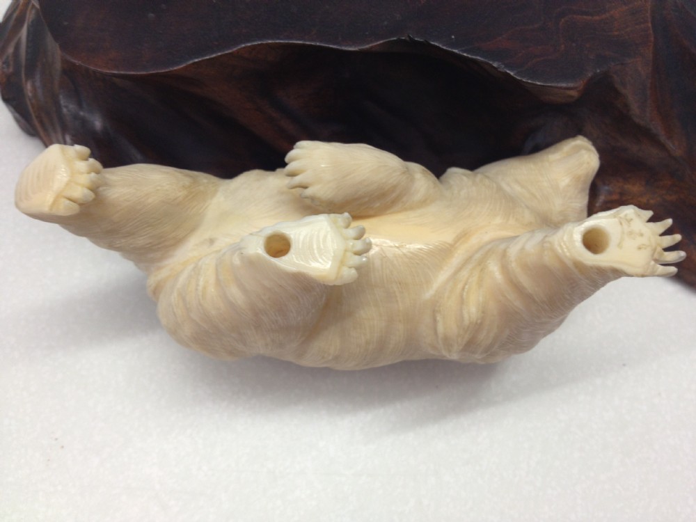 FANTASTIC QUALITY JAPANESE IVORY OKIMONO GROUP SNOW BEAR ON ROCKY OUTCROP MEIJI PERIOD View XIII