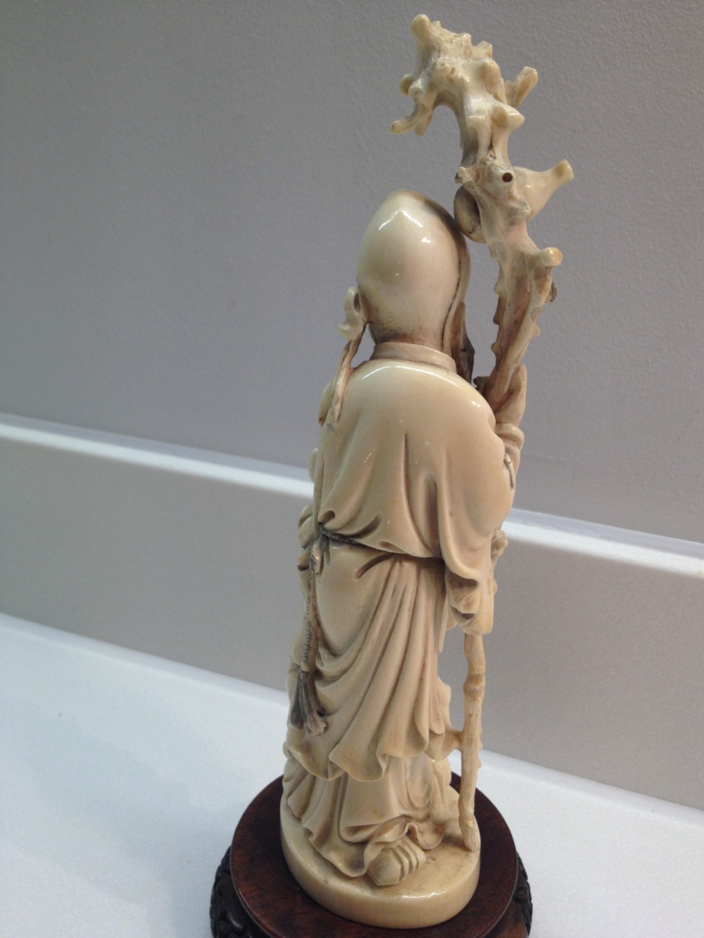 SUPERB QUALITY CHINESE IVORY FIGURE SHOULAO AND HIS ATTENDANT View V