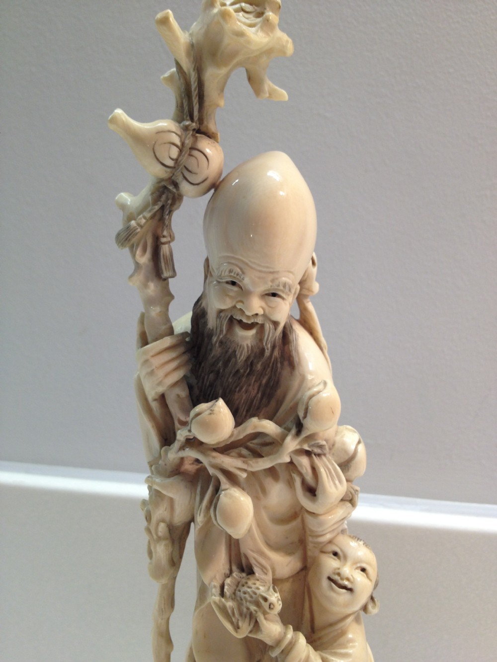 SUPERB QUALITY CHINESE IVORY FIGURE SHOULAO AND HIS ATTENDANT View VII