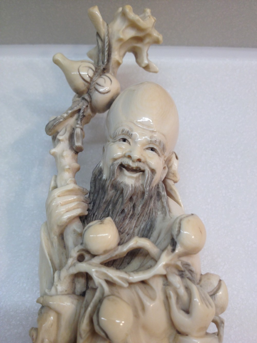 SUPERB QUALITY CHINESE IVORY FIGURE SHOULAO AND HIS ATTENDANT View VIII