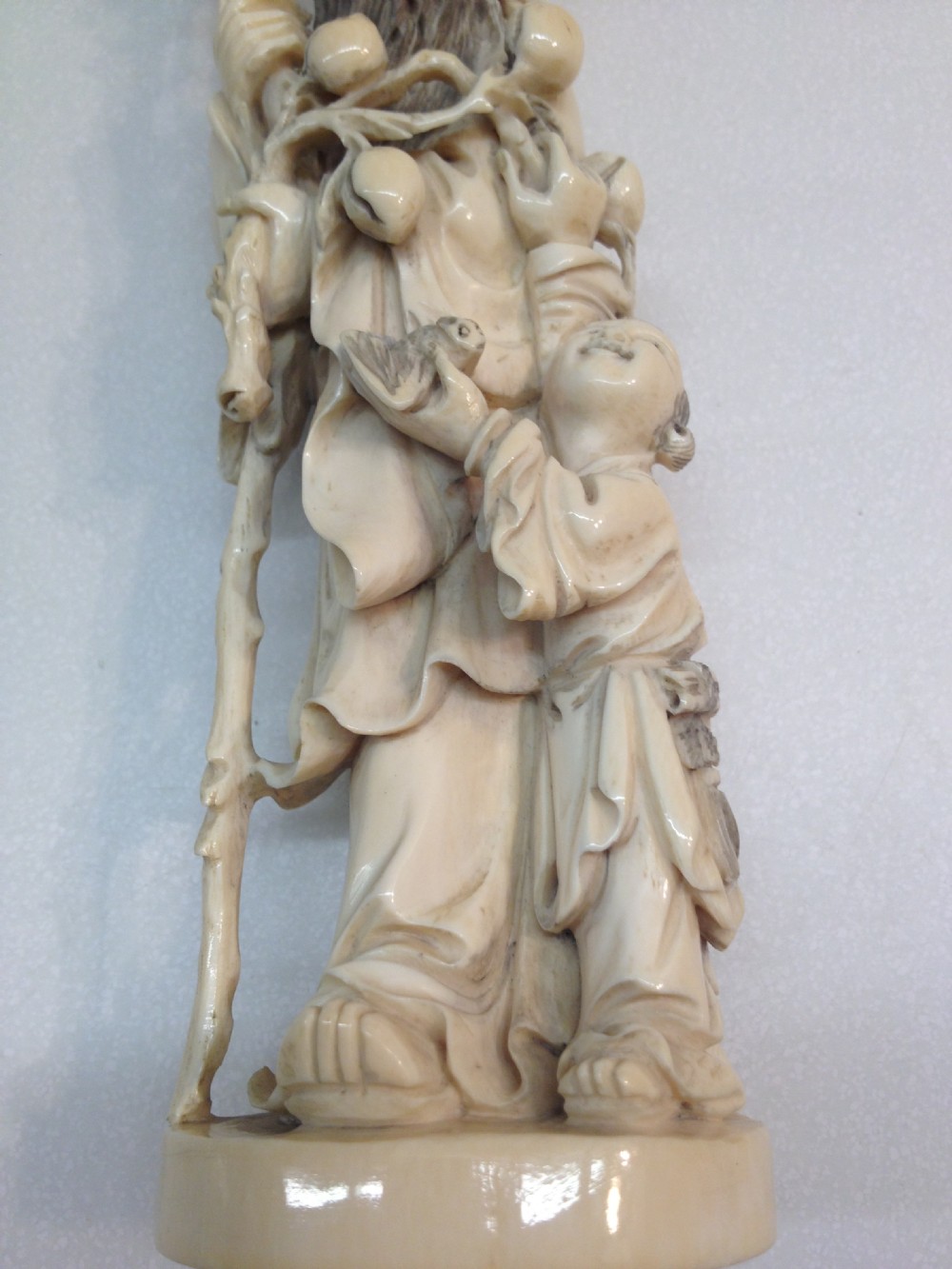SUPERB QUALITY CHINESE IVORY FIGURE SHOULAO AND HIS ATTENDANT View IX