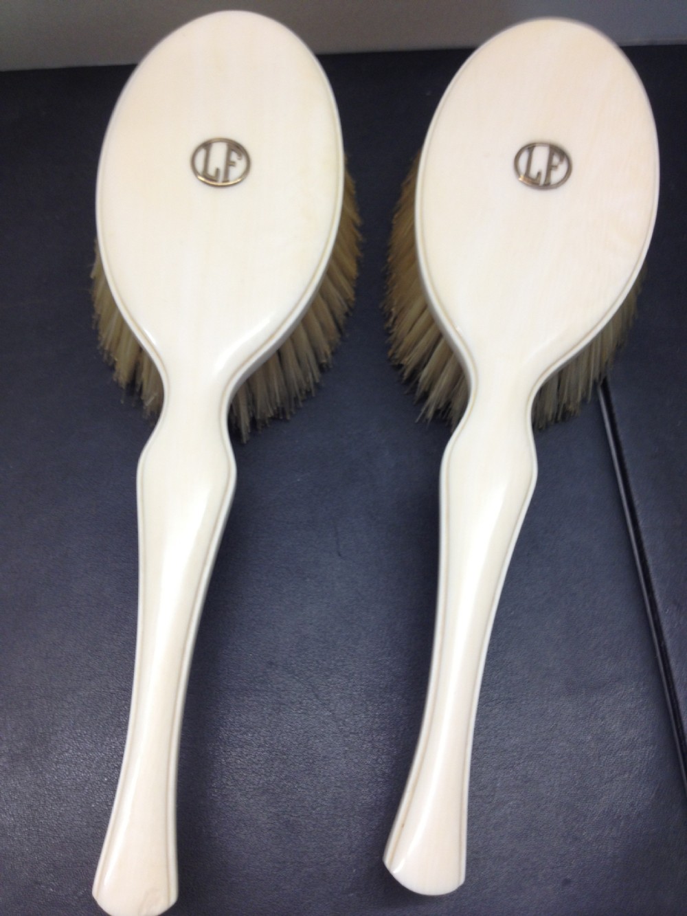 FINEST QUALITY ART-DECO IVORY & GOLD DRESSING TABLE BRUSH SET View VII