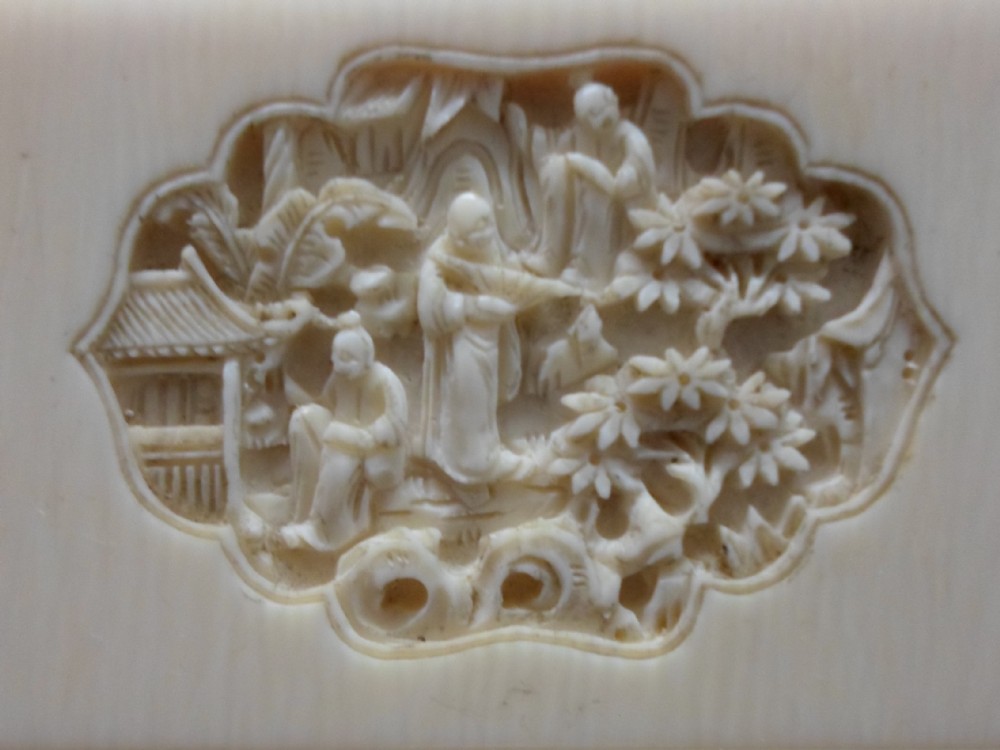 19TH CENTURY CHINESE CANTONESE IVORY CARD CASE View VI