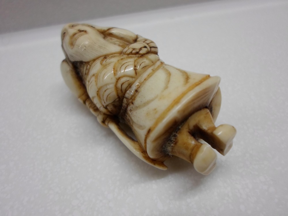 19TH CENTURY JAPANESE STAGHORN NETSUKE BEARDED SAGE View VII