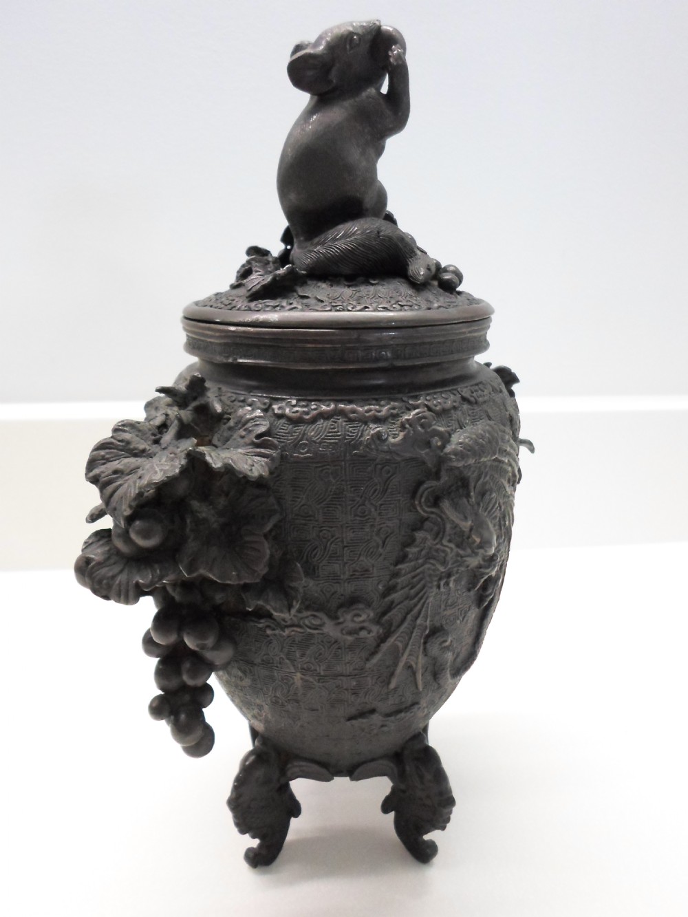 LOVELY QUALITY JAPANESE BRONZE KORO WITH SQUIRREL FINIAL MEIJI PERIOD View II
