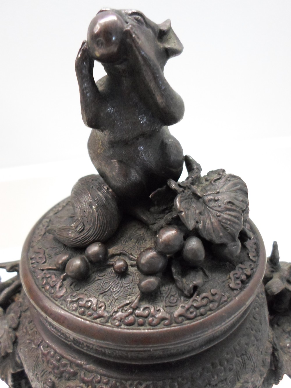 LOVELY QUALITY JAPANESE BRONZE KORO WITH SQUIRREL FINIAL MEIJI PERIOD View VII