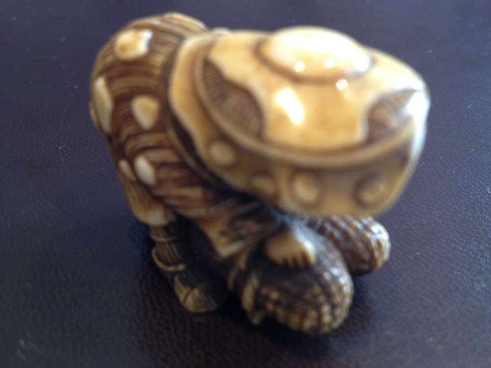 UNUSUAL FINE QUALITY JAPANESE IVORY NETSUKE MEIJI PERIOD 1868-1912