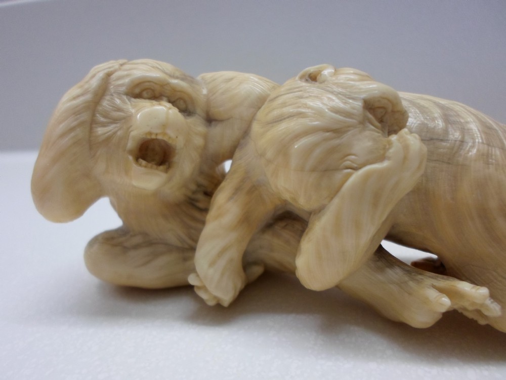 HUMEROUS JAPANESE IVORY OKIMONO MONKEY GROUP MEIJI PERIOD 1868-1912 View IV