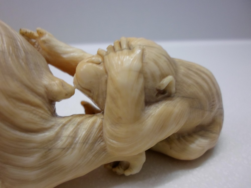 HUMEROUS JAPANESE IVORY OKIMONO MONKEY GROUP MEIJI PERIOD 1868-1912 View V