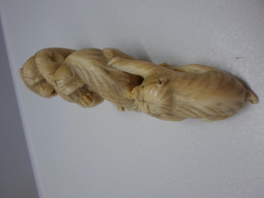 HUMEROUS JAPANESE IVORY OKIMONO MONKEY GROUP MEIJI PERIOD 1868-1912 View VII