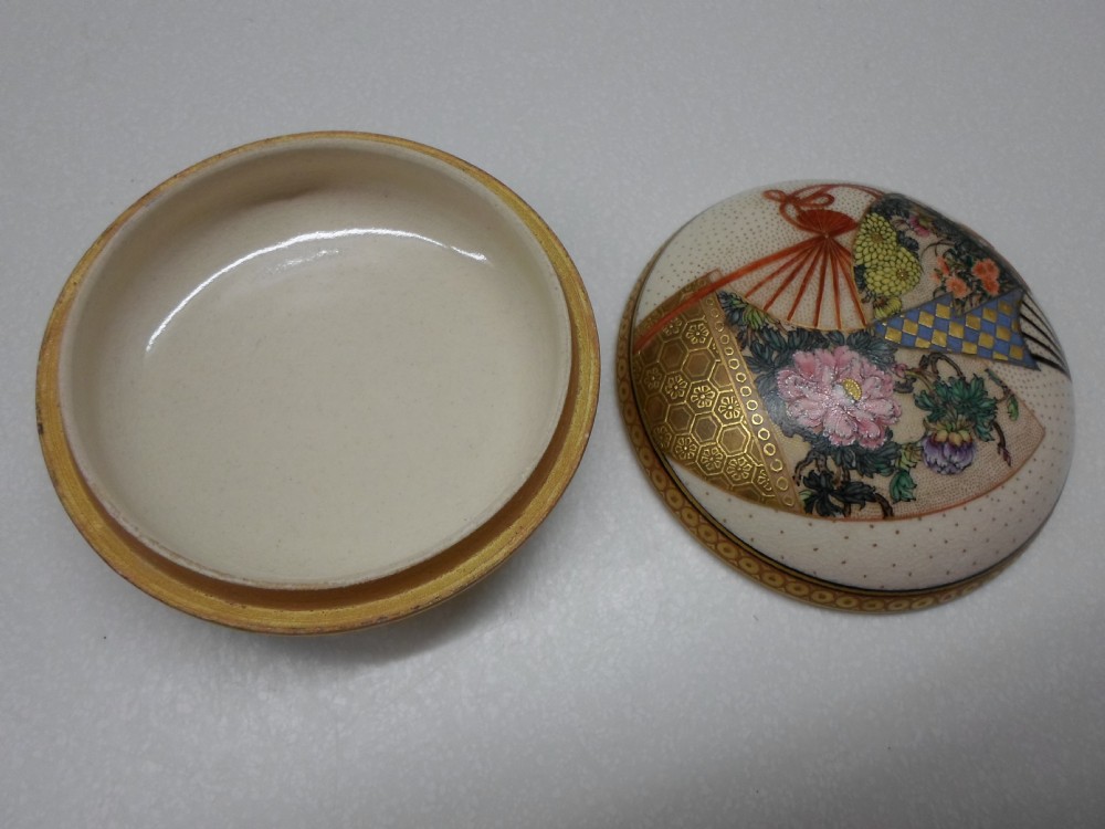 NICE QUALITY JAPANESE SATSUMA LIDDED POT View III