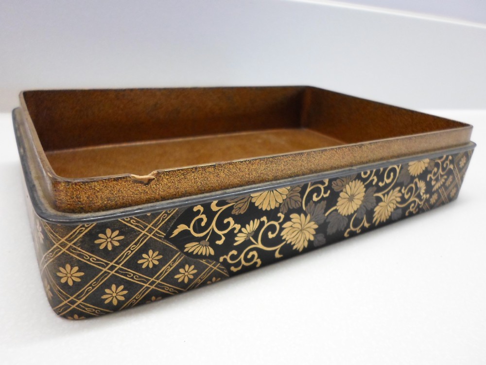 FINE QUALITY JAPANESE LACQUER BOX ON STAND  View VII