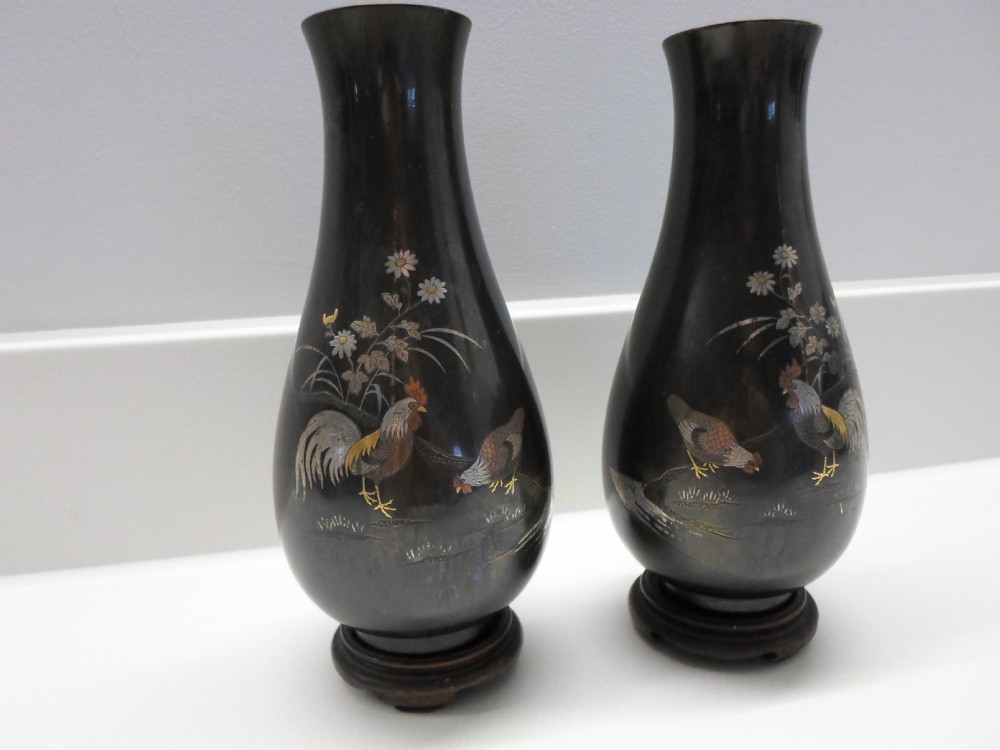 FINE PAIR OF JAPANESE INLAID BRONZE COCKEREL VASES SIGNED