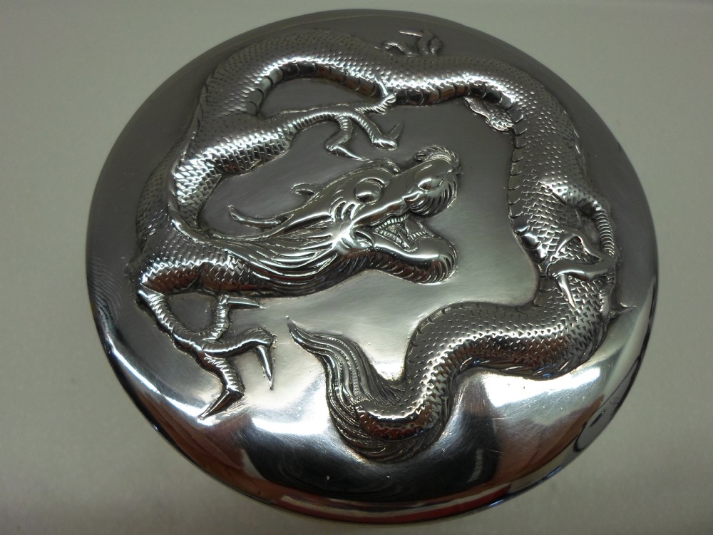 FABULOUS CHINESE SILVER LIDDED BOX WANG HING View IV