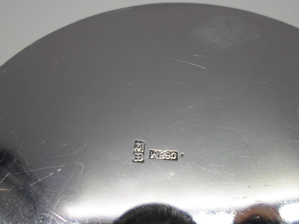 FABULOUS CHINESE SILVER LIDDED BOX WANG HING View V