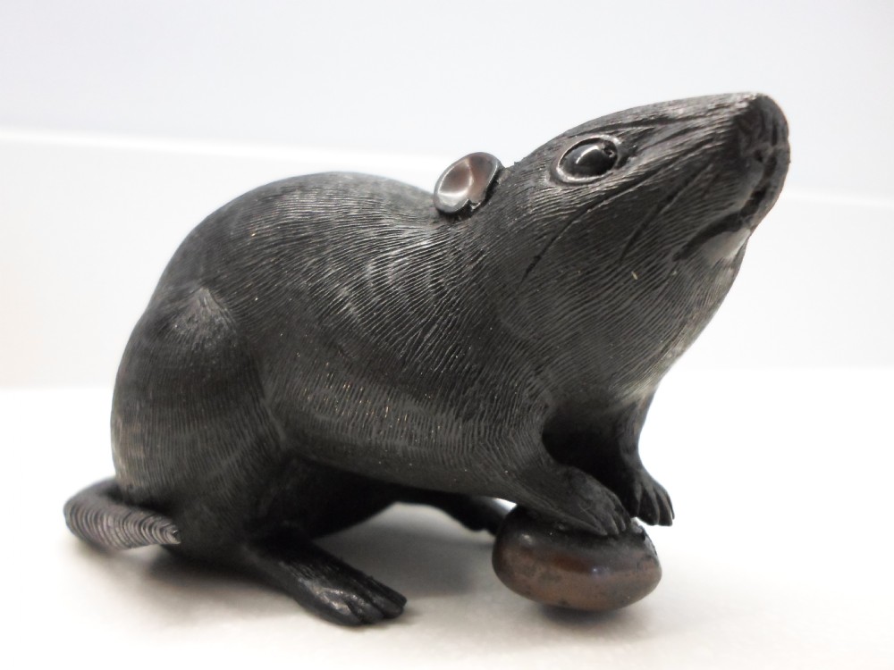  JAPANESE BRONZE OKIMONO OF A RAT SIGNED