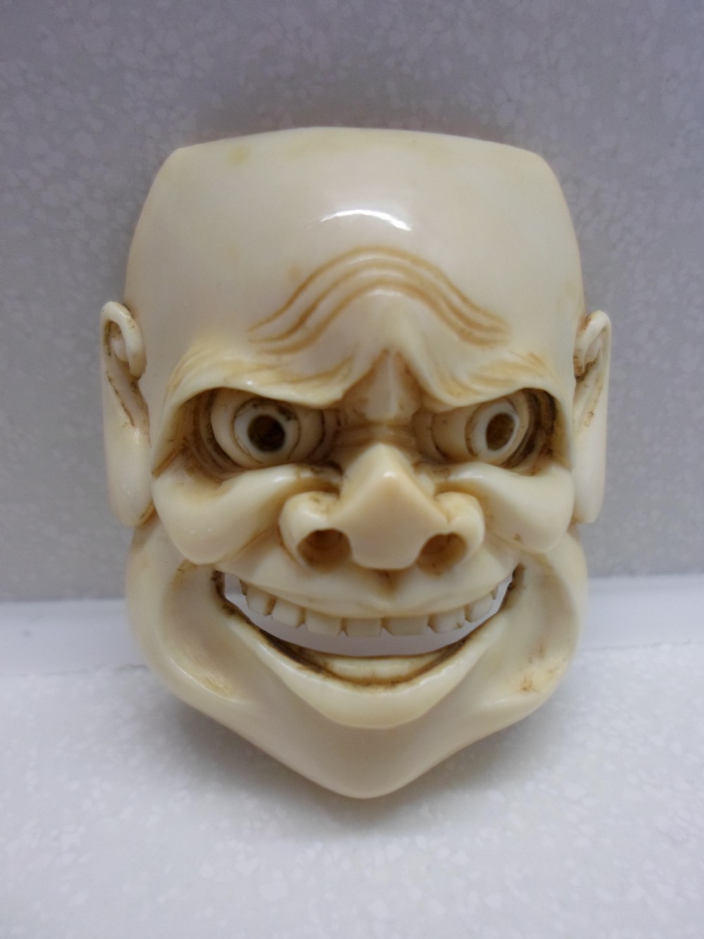 SET OF THREE JAPANESE IVORY NOH MASK NETSUKE MEIJI PERIOD View IV