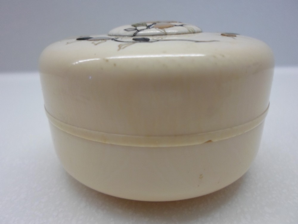 JAPANESE IVORY SHIBAYAMA LIDDED BOX MEIJI PERIOD View II