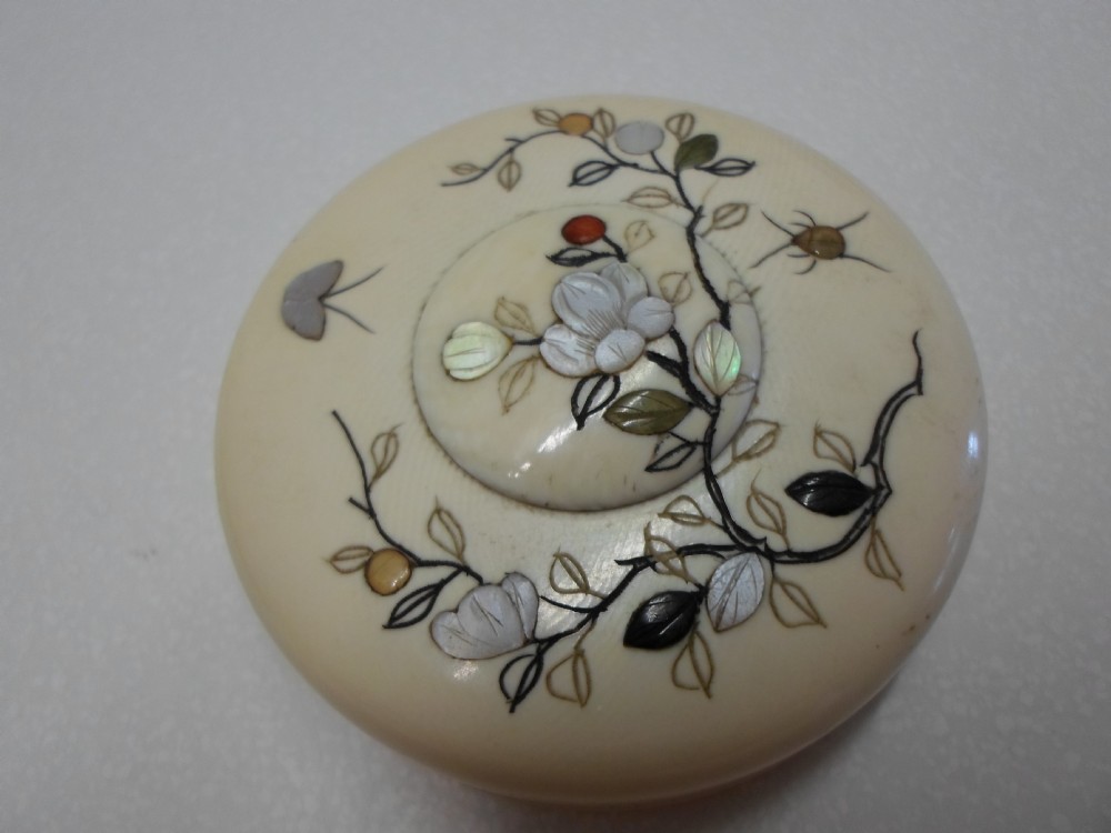 JAPANESE IVORY SHIBAYAMA LIDDED BOX MEIJI PERIOD View V