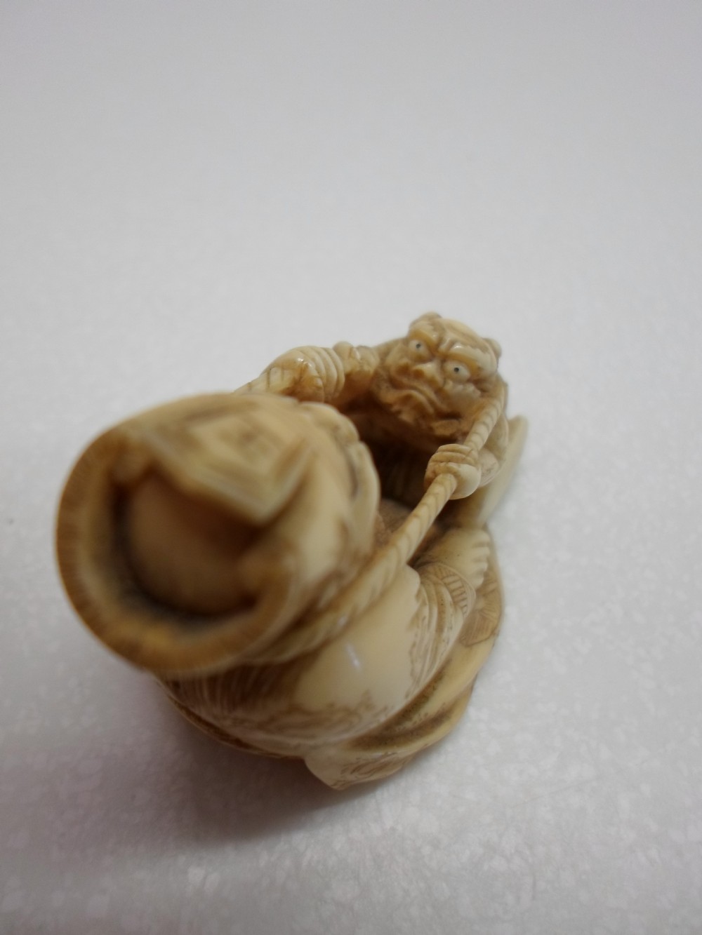 HUMEROUS JAPANESE IVORY NETSUKE MEIJI PERIOD View VI