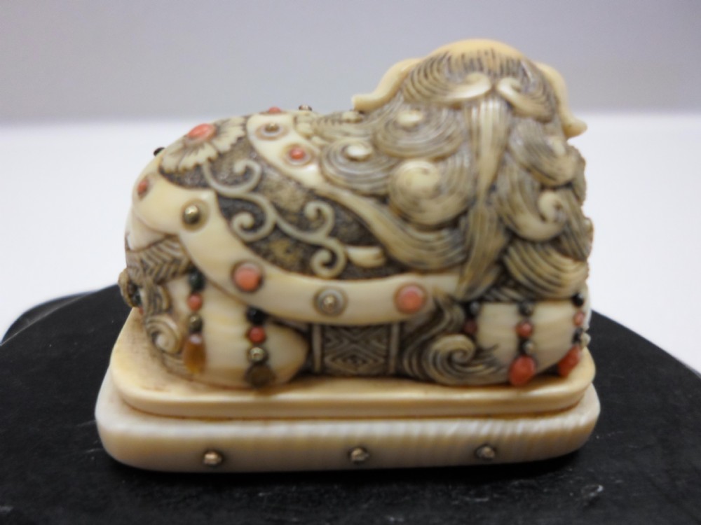 JAPANESE SHIBAYAMA & GOLD INLAID NETSUKE SHI SHI DOG View II