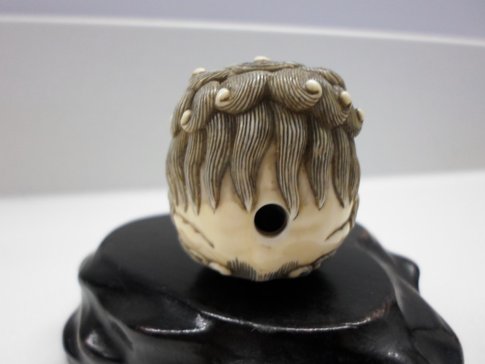 FINE QUALITY JAPANESE IVORY NETSUKE SHI SHI DOG View III
