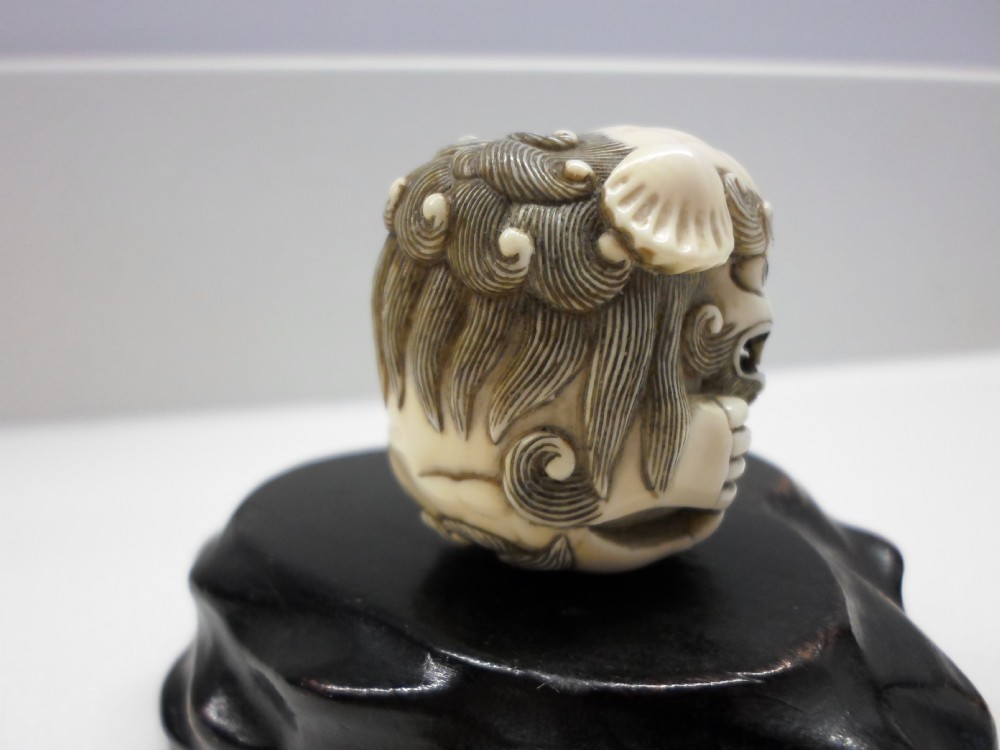 FINE QUALITY JAPANESE IVORY NETSUKE SHI SHI DOG View IV