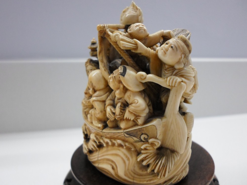 GREAT QUALITY JAPANESE IVORY OKIMONO TAKARABUNE (DRAGON BOAT) View V