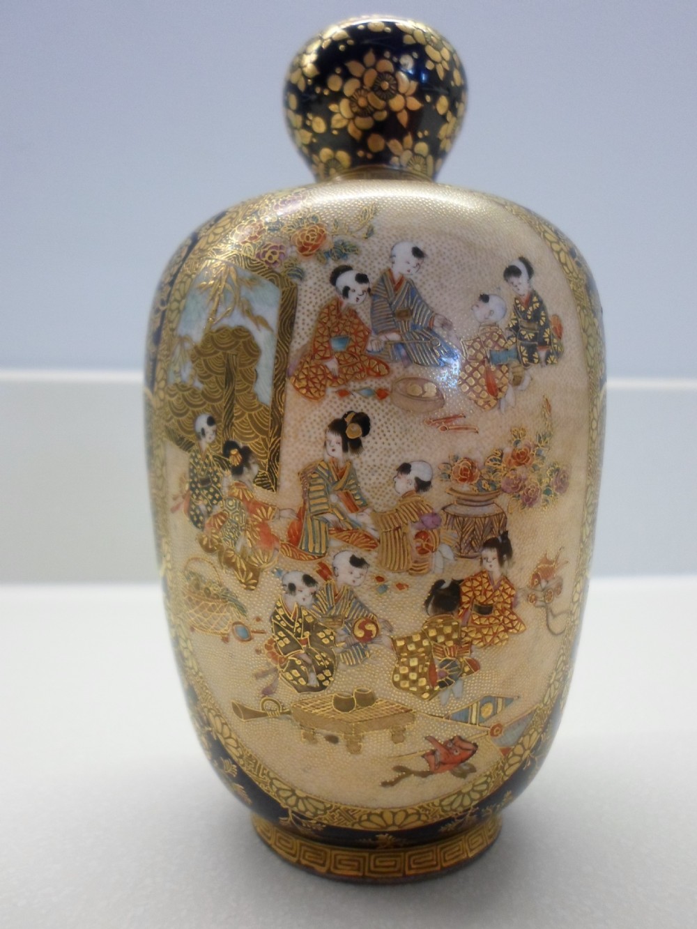 FINE QUALITY KINKOZAN JAPANESE SATSUMA VASE MEIJI PERIOD View III
