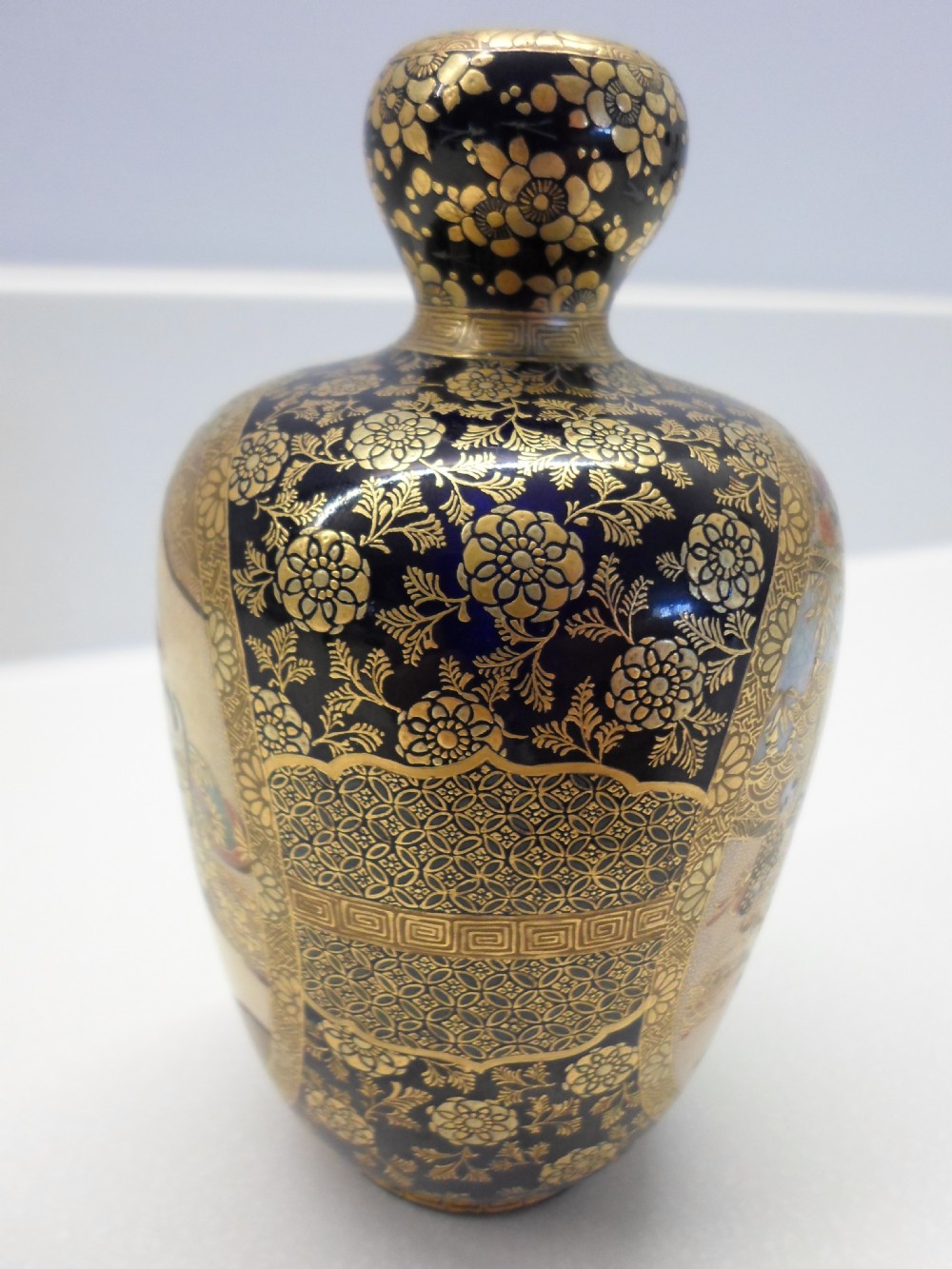 FINE QUALITY KINKOZAN JAPANESE SATSUMA VASE MEIJI PERIOD View VII