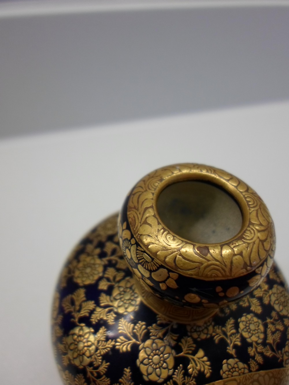 FINE QUALITY KINKOZAN JAPANESE SATSUMA VASE MEIJI PERIOD View X