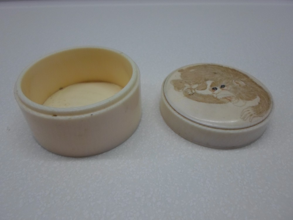 JAPANESE IVORY LIDDED MONKEY BOX View V