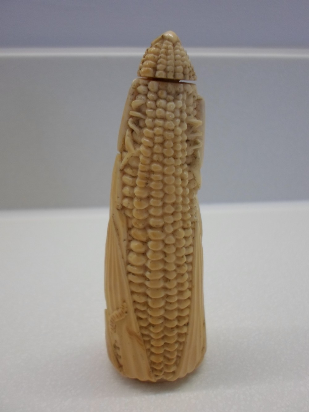 UNUSUAL CHINESE IVORY CORN ON THE COB SCENT BOTTLE View III