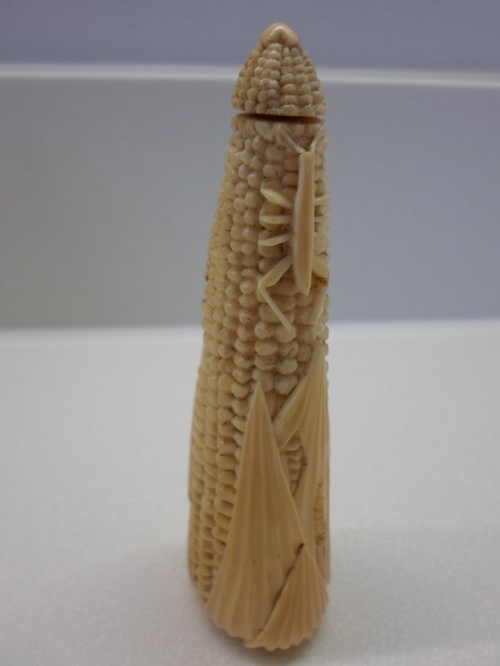 UNUSUAL CHINESE IVORY CORN ON THE COB SCENT BOTTLE View IV