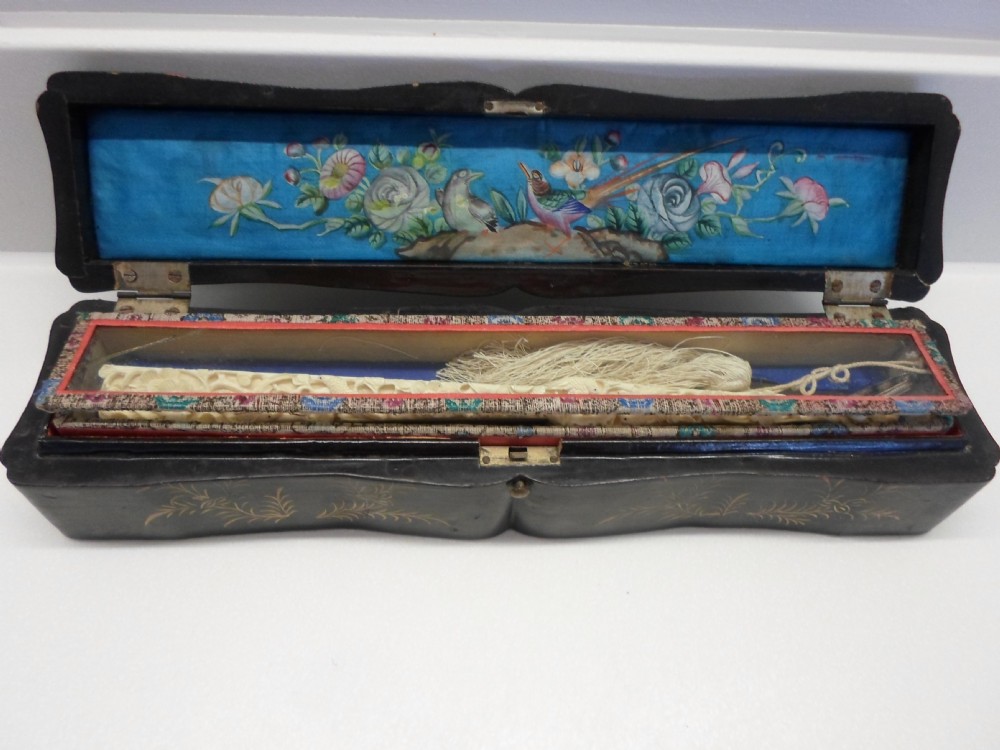 CHINESE CANTONESE IVORY EMBROIDERED FAN IN LACQUER BOX