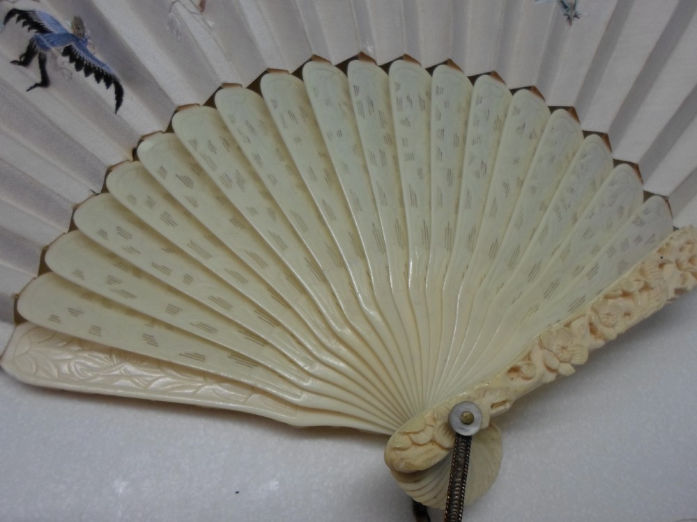CHINESE CANTONESE IVORY EMBROIDERED FAN IN LACQUER BOX View VII