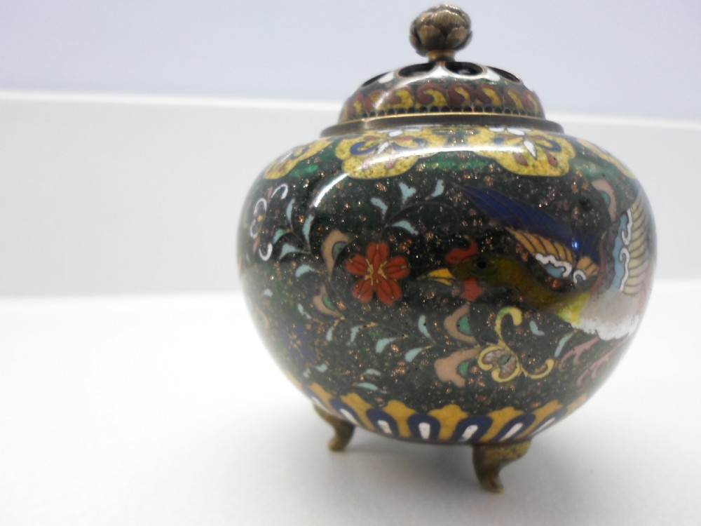 SMALL JAPANESE CLOISONNE KORO AND COVER MEIJI PERIOD View IV