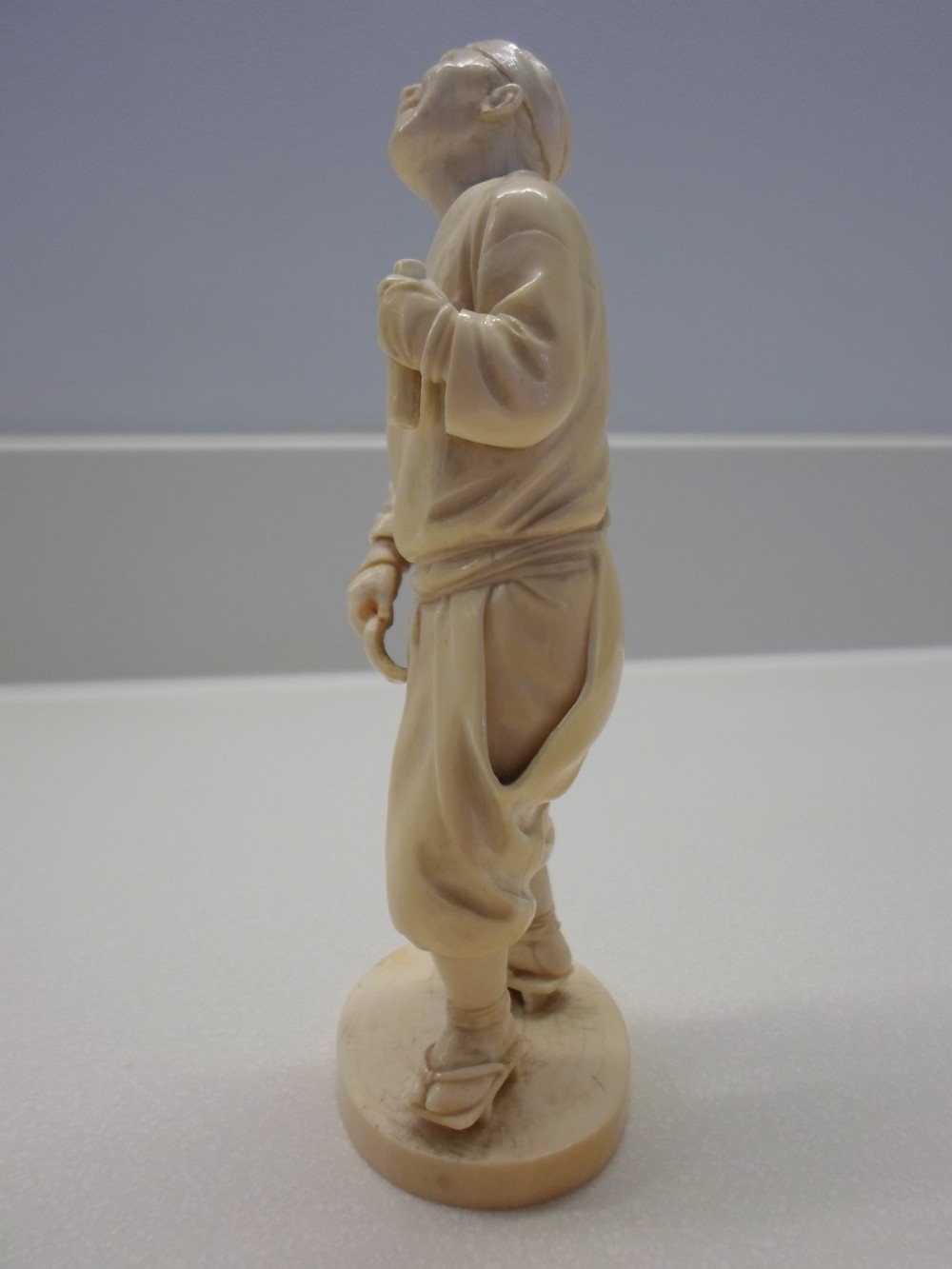 JAPANESE IVORY OKIMONO THEATRICAL CHARACTER SIGNED View V