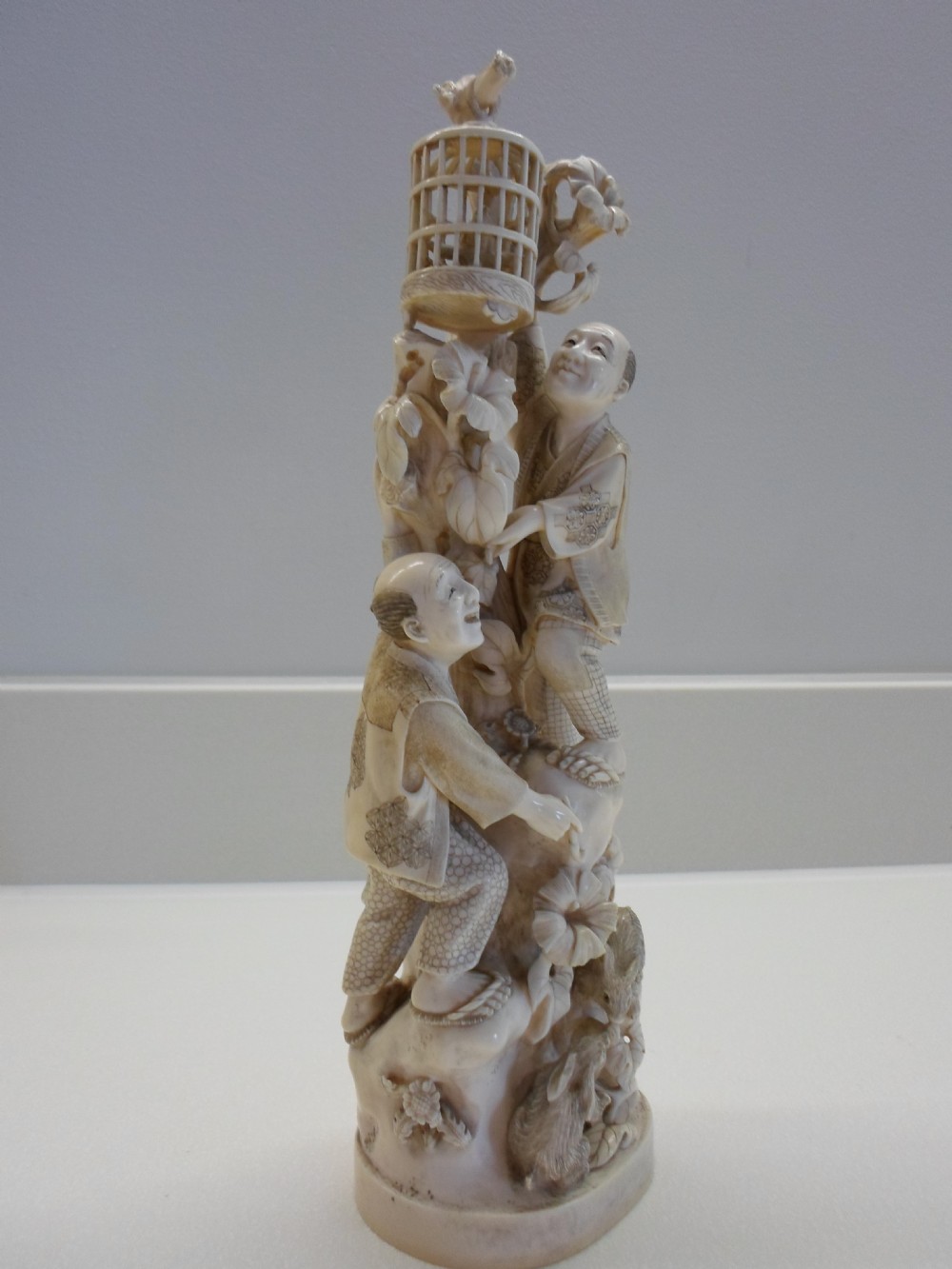 LARGE FINE QUALITY ONE PIECE JAPANESE IVORY OKIMONO View V