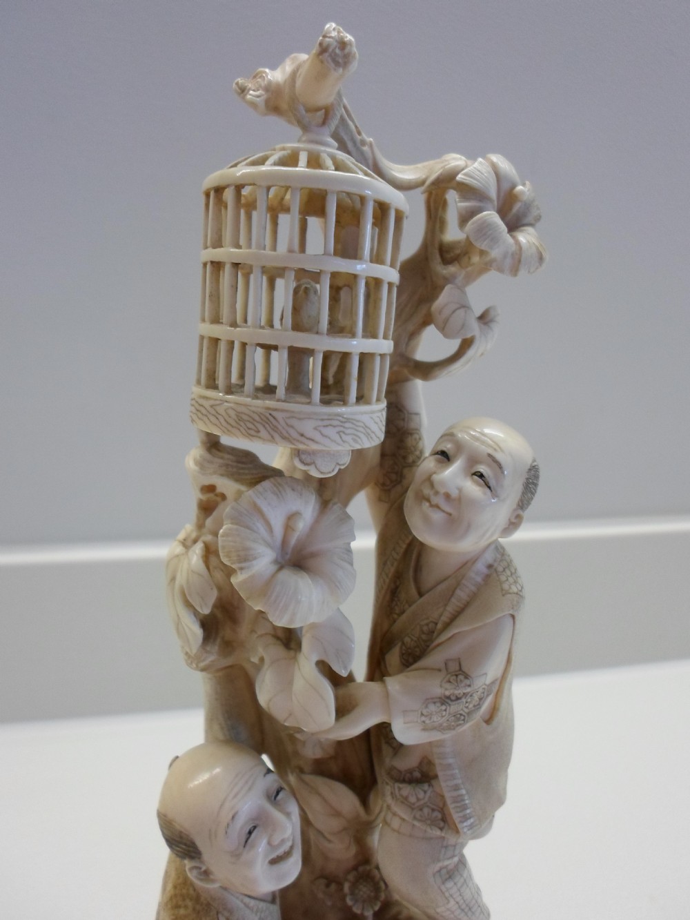 LARGE FINE QUALITY ONE PIECE JAPANESE IVORY OKIMONO View VIII