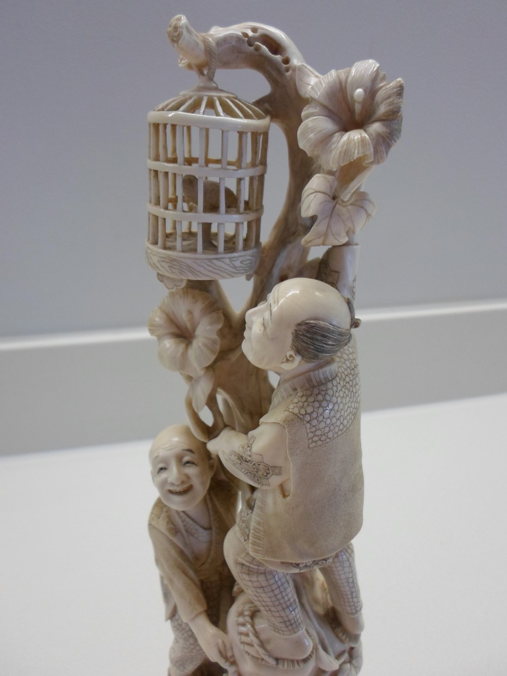 LARGE FINE QUALITY ONE PIECE JAPANESE IVORY OKIMONO View IX
