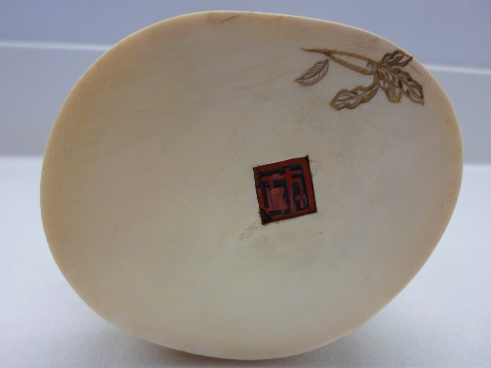 LARGE FINE QUALITY ONE PIECE JAPANESE IVORY OKIMONO View X