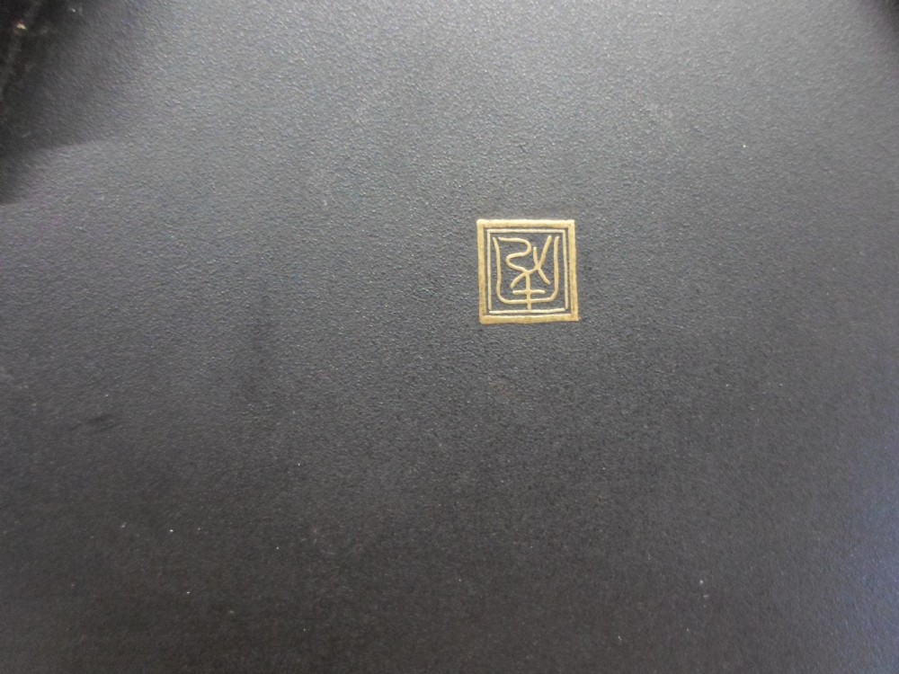 JAPANESE KOMAI STYLE DISH ON STAND View V