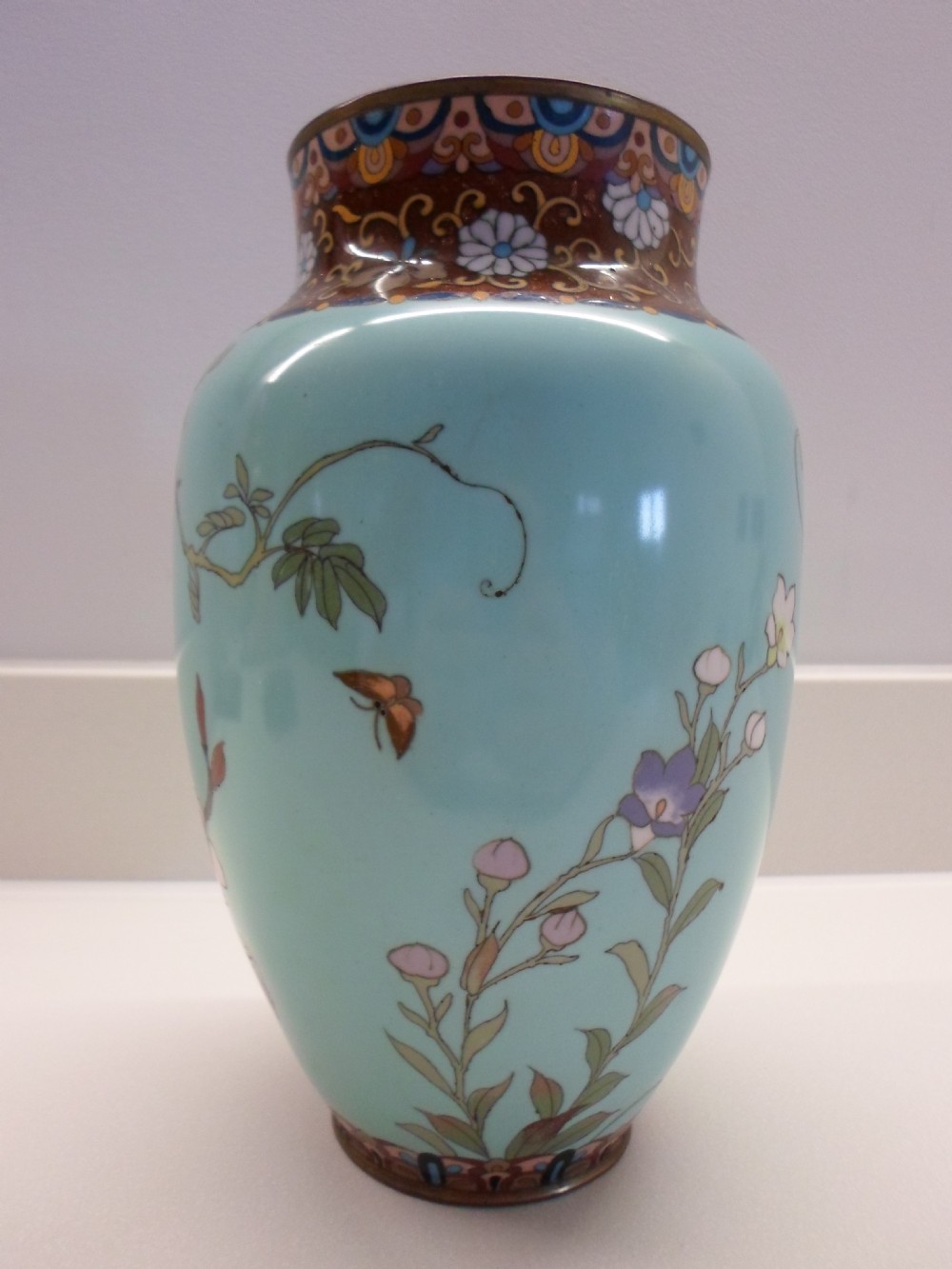 LARGE DECORATIVE JAPANESE CLOISONNE VASE MEIJI PERIOD View III