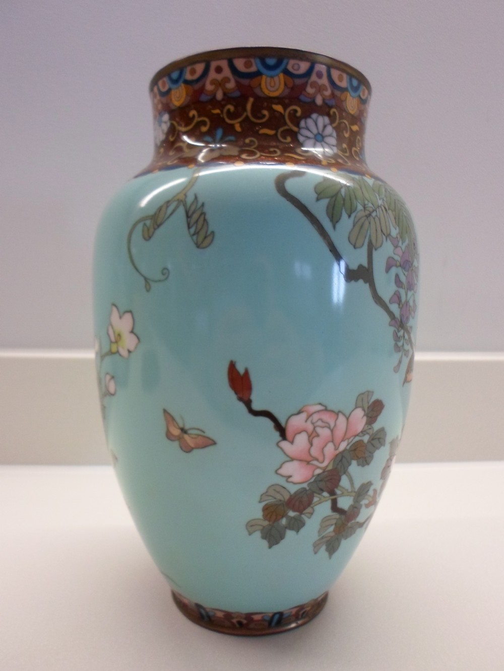 LARGE DECORATIVE JAPANESE CLOISONNE VASE MEIJI PERIOD View IV