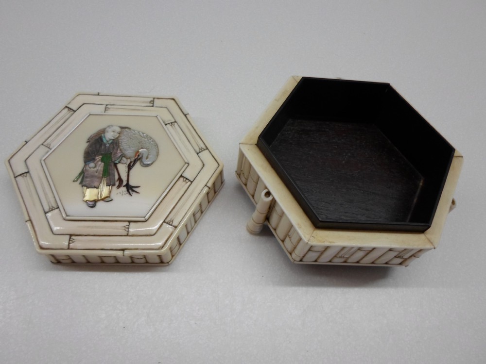 EXQUISITE JAPANESE IVORY & SHIBAYAMA LIDDED BOX View V