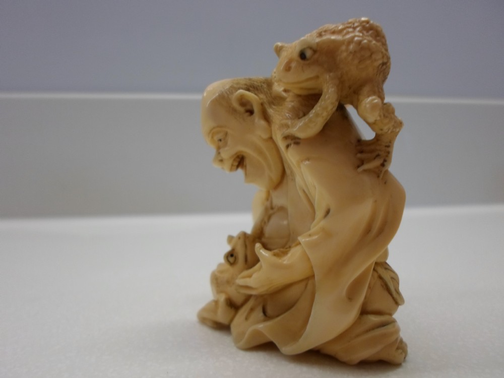 HUMEROUS JAPANESE IVORY OKIMONO HOTEI AND TOADS View V